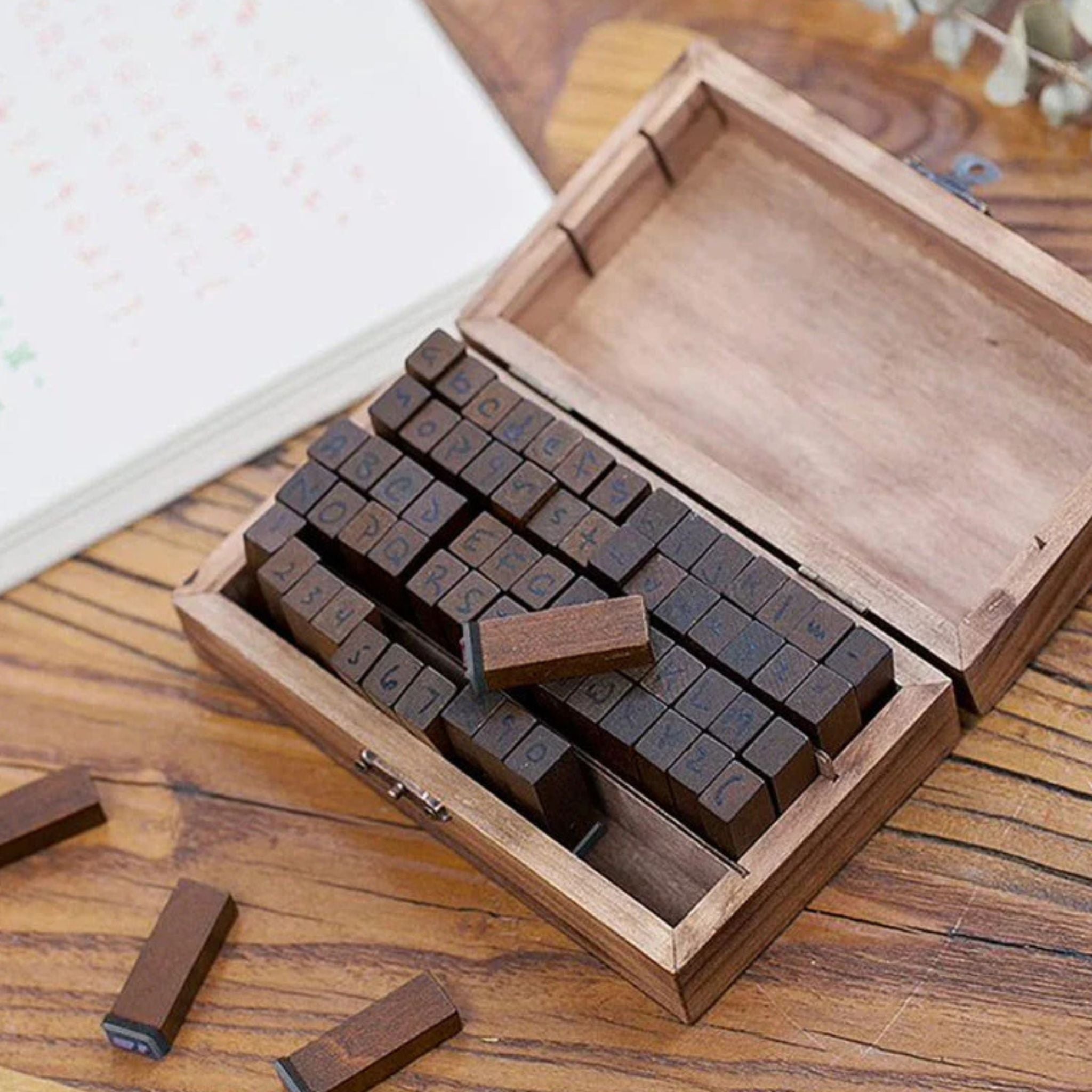 🖋️ Retro Charm. Endless Creativity.